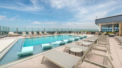 Luxurious Penthouse with Stunning Dallas Views in Northeast Dallas Luxurious Penthouse with Stunning Dallas Views in Northeast Dallas
