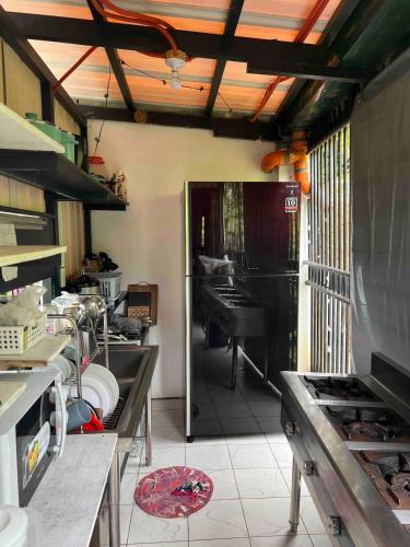 3BR CABIN with a stunning view of Laguna Lake Metro Sky in อังโกโน 3BR CABIN with a stunning view of Laguna Lake Metro Sky in อังโกโน