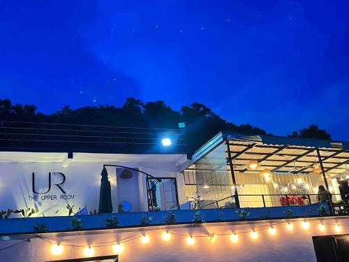 3BR CABIN with a stunning view of Laguna Lake Metro Sky in อังโกโน 3BR CABIN with a stunning view of Laguna Lake Metro Sky in อังโกโน