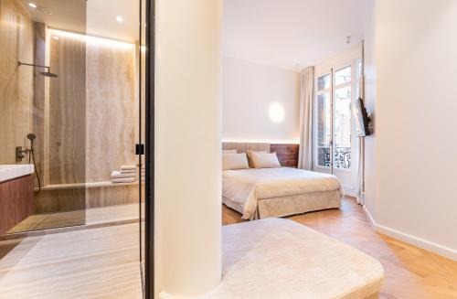 Bathroom, Luxurious Suite Eiffel Tower Flandrin Muette AC in Bois de Boulogne Bathroom, Luxurious Suite Eiffel Tower Flandrin Muette AC in Bois de Boulogne