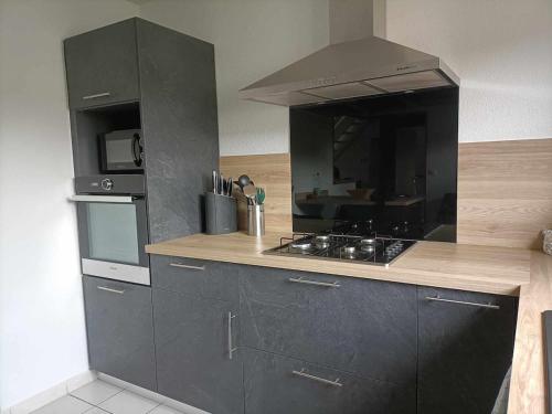 Kitchen, Biscarosse Ville - Maison 10 pers - 4 ch - Jardin - Lac - Ocean in La Judee Kitchen, Biscarosse Ville - Maison 10 pers - 4 ch - Jardin - Lac - Ocean in La Judee
