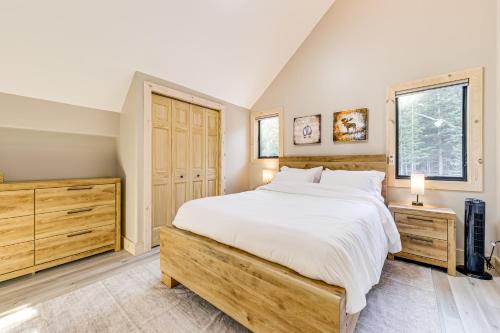 Views, Trails, Hot Tub and More Luxe Wyoming Oasis in Dubois (WY) Views, Trails, Hot Tub and More Luxe Wyoming Oasis in Dubois (WY)