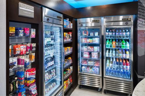 商店, 米爾福德春季山丘套房酒店 (SpringHill Suites Milford) in 米爾福德 (CT) 商店, 米爾福德春季山丘套房酒店 (SpringHill Suites Milford) in 米爾福德 (CT)