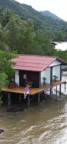 ชานไม้ ใน เล เกาะช้าง in Dan Kao ชานไม้ ใน เล เกาะช้าง in Dan Kao