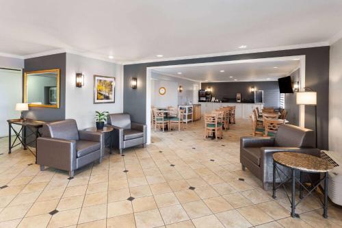 Vestíbulo, La Quinta Inn by Wyndham Cleveland Independence in Independence Vestíbulo, La Quinta Inn by Wyndham Cleveland Independence in Independence