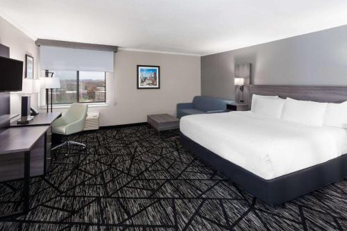 La Quinta Inn by Wyndham Cleveland Independence in Independence (OH) La Quinta Inn by Wyndham Cleveland Independence in Independence (OH)