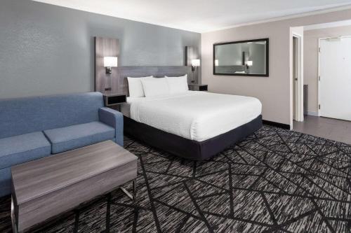 La Quinta Inn by Wyndham Cleveland Independence in Independence (OH) La Quinta Inn by Wyndham Cleveland Independence in Independence (OH)