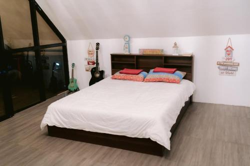 Simones Bluehouse in the Mountain