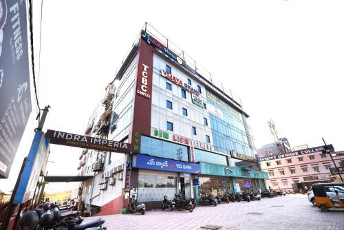 Buitenkant, Melody Mings near Rajiv Gandhi International Cricket Stadium Buitenkant, Melody Mings near Rajiv Gandhi International Cricket Stadium