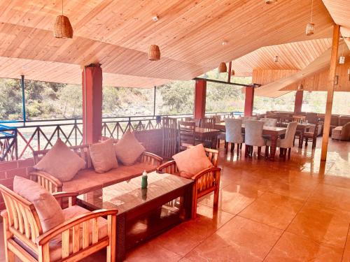 Hotel Himalayan Valley View Retreat - Best Selling Riverside Hotel in Manali in Gadherni Hotel Himalayan Valley View Retreat - Best Selling Riverside Hotel in Manali in Gadherni