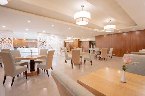 Restaurant, Hodelpa Gran Almirante Hotel in Santiago de los Caballeros Restaurant, Hodelpa Gran Almirante Hotel in Santiago de los Caballeros