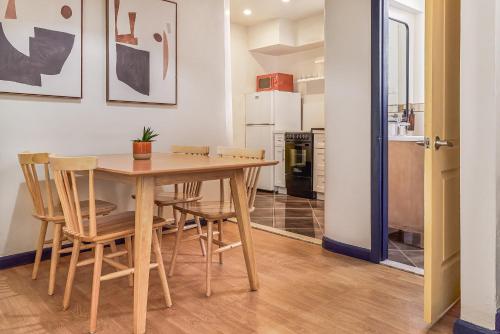 Freehand Miami near Bass Művészeti Múzeum Freehand Miami near Bass Művészeti Múzeum