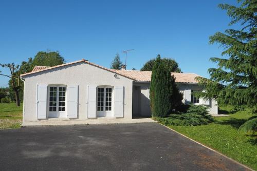 Maison avec grand jardin in Jarnac-Champagne Maison avec grand jardin in Jarnac-Champagne