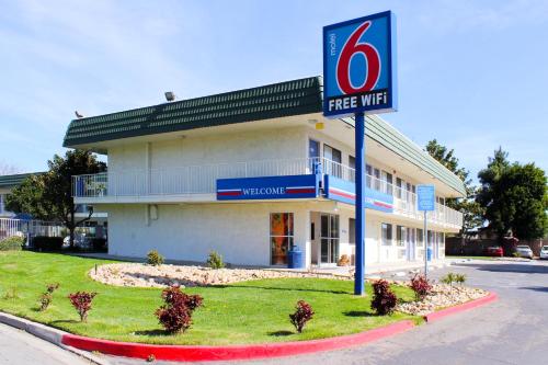 ทางเข้า, Motel 6 King City, CA in คิงซิตี้ (แคลิฟอร์เนีย) ทางเข้า, Motel 6 King City, CA in คิงซิตี้ (แคลิฟอร์เนีย)