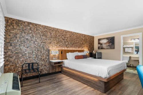 聖塔克拉瑞塔汽車旅館 (Santa Clarita Motel) in 聖塔克拉利塔(CA) 聖塔克拉瑞塔汽車旅館 (Santa Clarita Motel) in 聖塔克拉利塔(CA)
