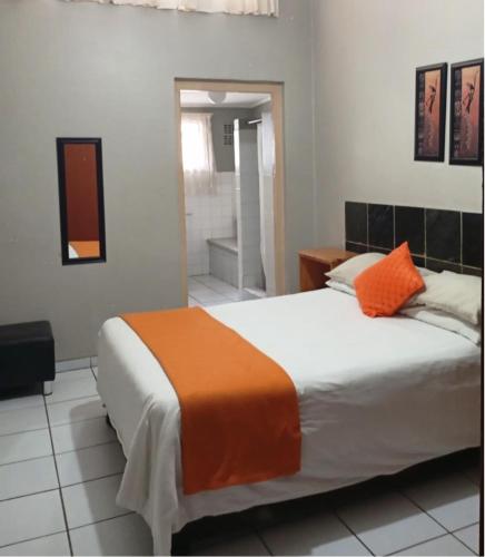 Guestroom, The Airport Lodge - East London in Graceland Guestroom, The Airport Lodge - East London in Graceland