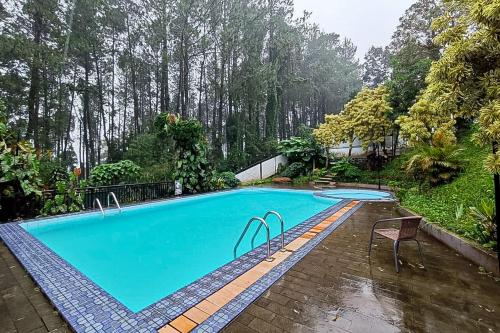 Swimming pool, Villa Dua Sisi RedPartner near Taman Safari Cisarua Swimming pool, Villa Dua Sisi RedPartner near Taman Safari Cisarua