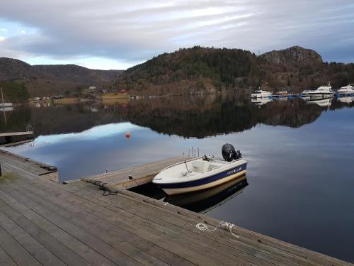 Hus i Farsund på kvm, med 4 soverom, 1 bad (Great cabin by the sea Farsund) in Farsund Hus i Farsund på kvm, med 4 soverom, 1 bad (Great cabin by the sea Farsund) in Farsund