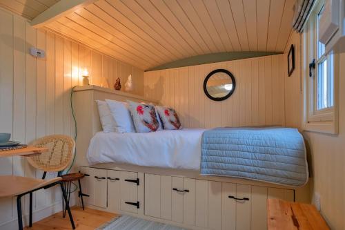 Finest Retreats - The Chicken Hut in Farthinghoe Finest Retreats - The Chicken Hut in Farthinghoe