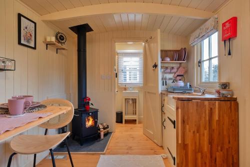 Finest Retreats - The Flower Hut in Farthinghoe Finest Retreats - The Flower Hut in Farthinghoe