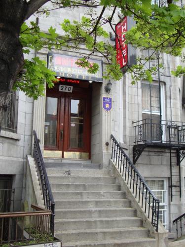 Hotel & Suites Place Des Arts