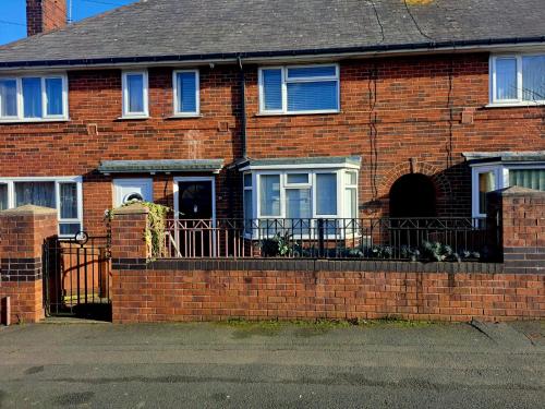 Exterior view, Cozy 2BR Home Leeds Free Parking & Wifi Pets Welcome in Hunslet Carr Exterior view, Cozy 2BR Home Leeds Free Parking & Wifi Pets Welcome in Hunslet Carr