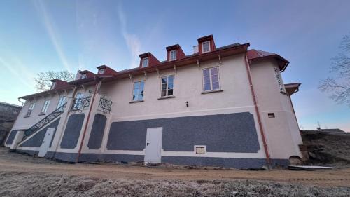 ทัศนียภาพภายนอกโรงแรม, Zámek Bystřice nad Úhlavou (Zamek Bystrice nad Uhlavou) in นีร์สโก ทัศนียภาพภายนอกโรงแรม, Zámek Bystřice nad Úhlavou (Zamek Bystrice nad Uhlavou) in นีร์สโก
