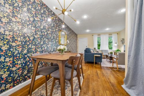 Facilities, Charming 2BR in Buckhead with Backyard in Lindridge-Martin Manor Facilities, Charming 2BR in Buckhead with Backyard in Lindridge-Martin Manor