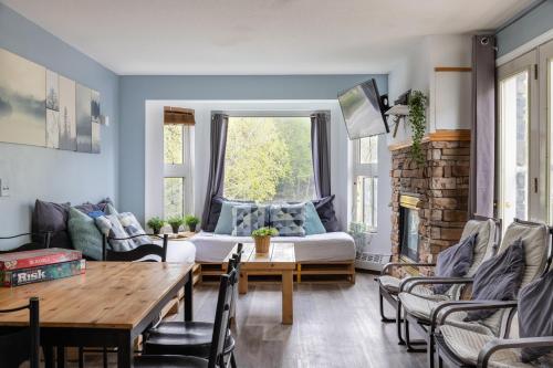 Közös társalgó / TV, Samesun Banff in Banff (AB) Közös társalgó / TV, Samesun Banff in Banff (AB)