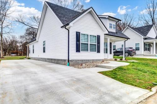 Central Bardstown Home Near Distilleries & Dining in Bardstown (KY) Central Bardstown Home Near Distilleries & Dining in Bardstown (KY)