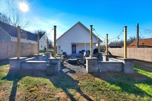 Central Bardstown Home Near Distilleries & Dining in Bardstown (KY) Central Bardstown Home Near Distilleries & Dining in Bardstown (KY)