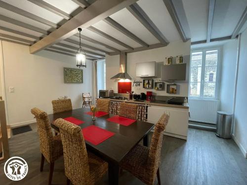 Gîte Zen et Confort au cœur du Sud Vendée, proche Parc Natural du Marais Poitevin - FR-1-426-571 (Gite Zen et Confort au cœur du Sud Vendee, proche Parc Natural du Marais Poitevin - FR-1-426-571) in Saint-Hilaire-des-Loges Gîte Zen et Confort au cœur du Sud Vendée, proche Parc Natural du Marais Poitevin - FR-1-426-571 (Gite Zen et Confort au cœur du Sud Vendee, proche Parc Natural du Marais Poitevin - FR-1-426-571) in Saint-Hilaire-des-Loges