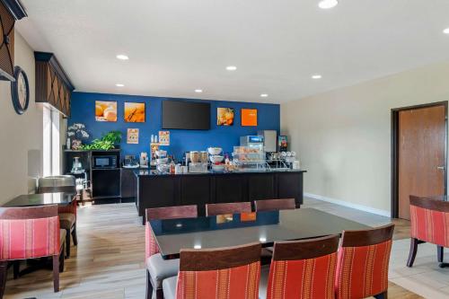 餐飲選擇, 聖查爾斯凱富套房酒店 - 聖路易斯 (Comfort Suites St Charles-St Louis) in 密蘇里州聖查爾斯 (MO) 餐飲選擇, 聖查爾斯凱富套房酒店 - 聖路易斯 (Comfort Suites St Charles-St Louis) in 密蘇里州聖查爾斯 (MO)