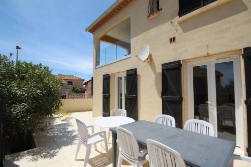 ระเบียง/ชานเรือน, Belle maison de vacances proche du centre et des plages, 8 couchages, vue mer, 80m de la mer de PORT in ปอร์ตีราญ ระเบียง/ชานเรือน, Belle maison de vacances proche du centre et des plages, 8 couchages, vue mer, 80m de la mer de PORT in ปอร์ตีราญ