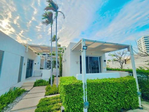 BBG Beachfront poolvilla 9BR close to Huahin city near Civil Aviation Training Center BBG Beachfront poolvilla 9BR close to Huahin city near Civil Aviation Training Center