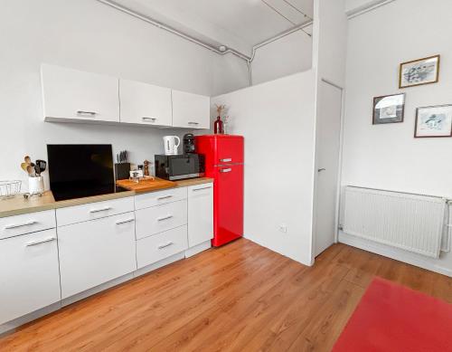 Kitchen, Proche centre, lumineux et cosy in Rue du Renard Kitchen, Proche centre, lumineux et cosy in Rue du Renard