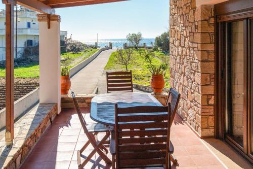شرفة/ تراس, Beachfront Stone House - Samos Seaview Retreat in Ormos Koumeikon شرفة/ تراس, Beachfront Stone House - Samos Seaview Retreat in Ormos Koumeikon