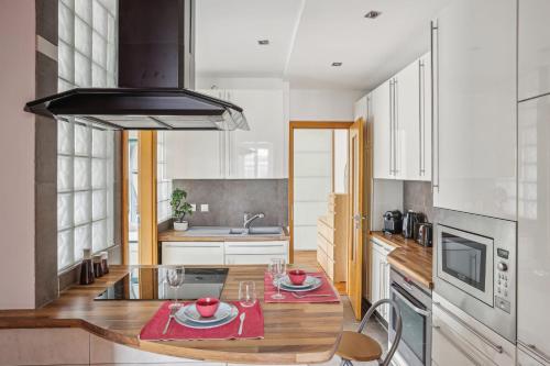 Arc de Triomphe - Lauriston 1bdr by B'Your Home in Bois de Boulogne Arc de Triomphe - Lauriston 1bdr by B'Your Home in Bois de Boulogne