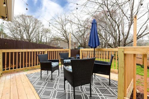 Lux Home-mins to Truist Park wKing pet friendly in Smyrna (GA) Lux Home-mins to Truist Park wKing pet friendly in Smyrna (GA)