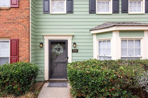 Lux Home-mins to Truist Park wKing pet friendly in Smyrna Lux Home-mins to Truist Park wKing pet friendly in Smyrna
