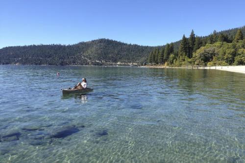 Scenic Lake Tahoe Retreat in Crystal Bay (NV) Scenic Lake Tahoe Retreat in Crystal Bay (NV)