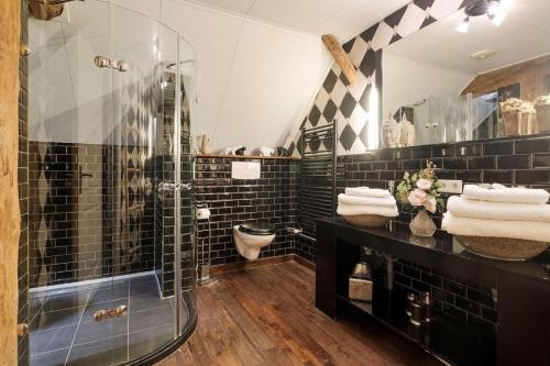 Bathroom, Bij Aquamarijn in Coevorden Bathroom, Bij Aquamarijn in Coevorden