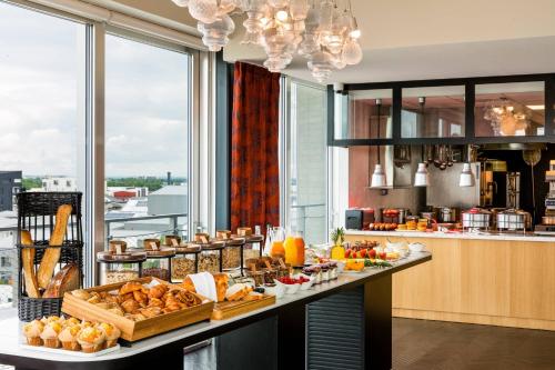 Food and beverages, Renaissance Bordeaux Hotel in Bacalan Food and beverages, Renaissance Bordeaux Hotel in Bacalan