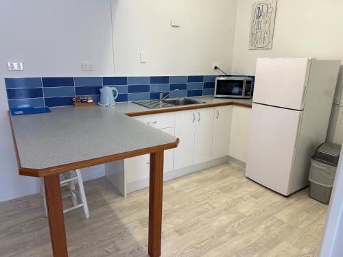 Cardwell Beachfront Motel in Cardwell Cardwell Beachfront Motel in Cardwell