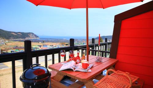 Балкон/терраса, Namhae Bluesyun Pension in Намхэ-гун Балкон/терраса, Namhae Bluesyun Pension in Намхэ-гун
