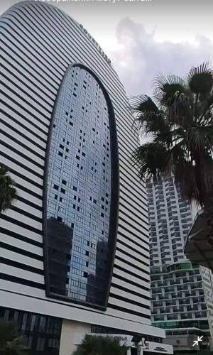 Panoramic 100 meters from the sea 26th floor