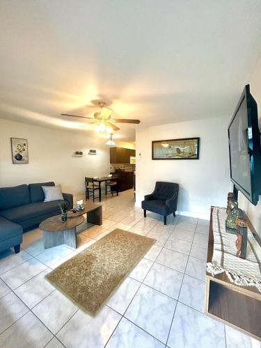 2 min walk to beach & free parking Lauderdale 21-2 in Lauderdale-by-the-Sea 2 min walk to beach & free parking Lauderdale 21-2 in Lauderdale-by-the-Sea