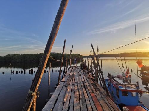 Bansuan Sukcharoen at Kuraburi near Surin Nemzeti Park Bansuan Sukcharoen at Kuraburi near Surin Nemzeti Park