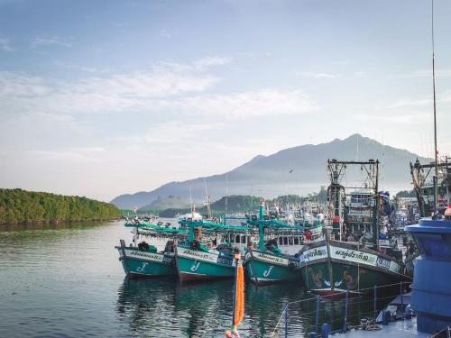 Bansuan Sukcharoen at Kuraburi near Surin Nemzeti Park Bansuan Sukcharoen at Kuraburi near Surin Nemzeti Park