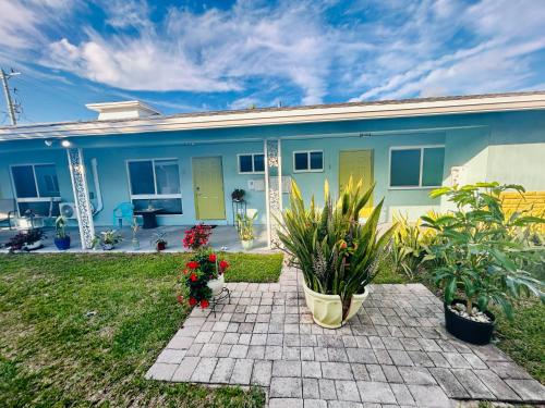 Garden, 2 min walk to beach & free parking Lauderdale 21-2 in Lauderdale-by-the-Sea Garden, 2 min walk to beach & free parking Lauderdale 21-2 in Lauderdale-by-the-Sea